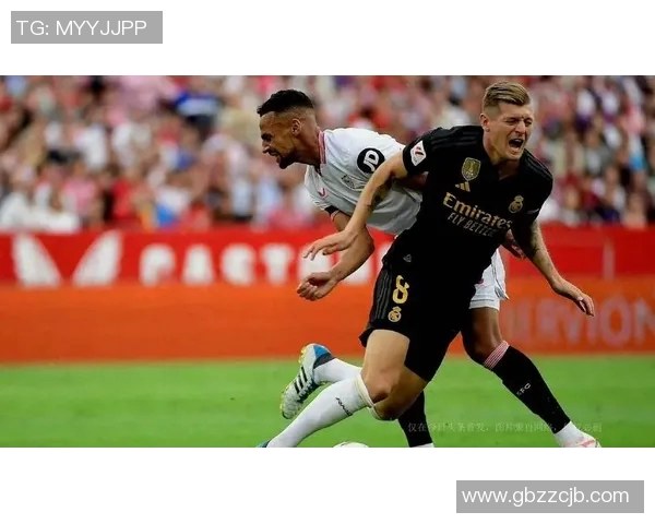 足球场上球星对抗升温 激烈打斗引发全场哗然精彩瞬间回顾